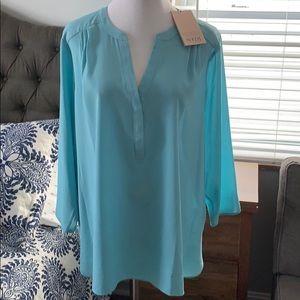 Beautiful blue NYDJ 3/4 sleeve top